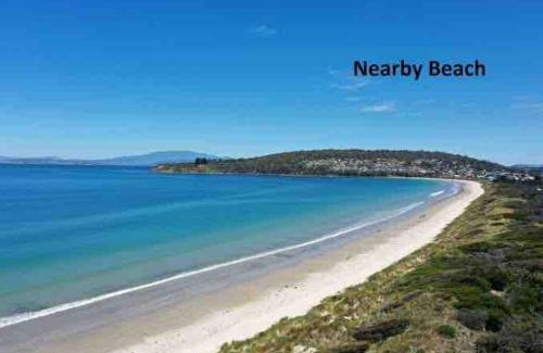 Primrose Sands House | Cosy Cabin, Big View !
