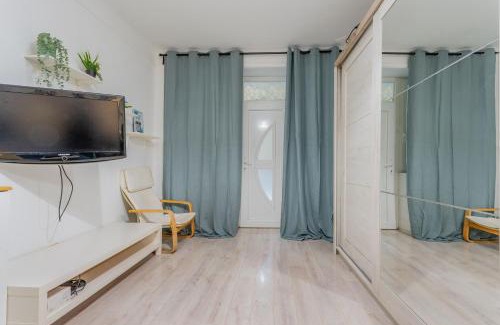 Nepszinhaz negyed Apartment | Cosy Cabin Retreat also Tiny Home in the Center