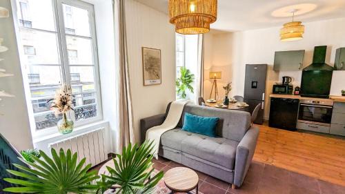 Centre Ville Apartment | Cosy Calypso - T3 - Quartier des Halles & Parking