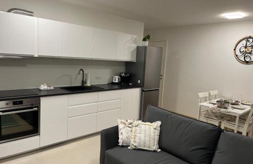 Hernals Apartment | Cosy Candy Flat- with Parking slot