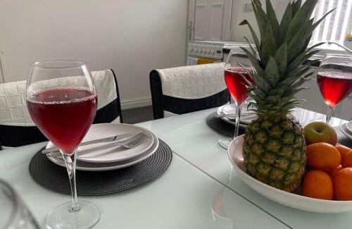 Manchester House | Cosy Cheerful 2 Bedrooms Near Piccadilly, Etihad Stadium Sleeps up to 5