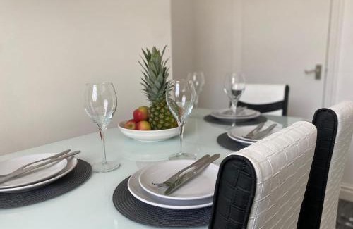Manchester House | Cosy Cheerful 2 Bedrooms Near Piccadilly, Etihad Stadium Sleeps up to 5