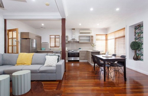 Coolbellup House | Cosy Cottage Coolbellup