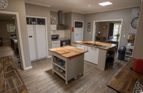 Penrose Cottage | Cosy cottage for groups up to 20. Gather under the stars with family and friends