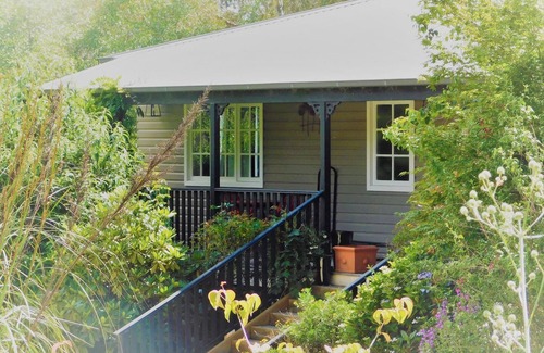 Penrose Cottage | Cosy cottage for groups up to 20. Gather under the stars with family and friends