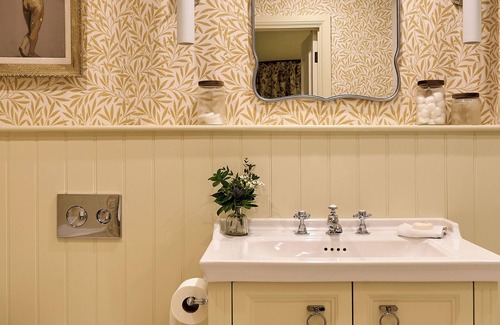 Lower Froyle Cottage | Cosy Cottage
