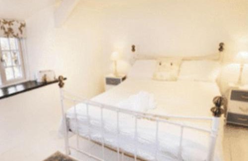 Fivelanes House | Cosy Cottage Real Fire Nearby Pub Garden Parking