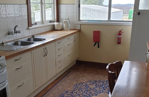 Walpole House | Cosy Cottage with a View