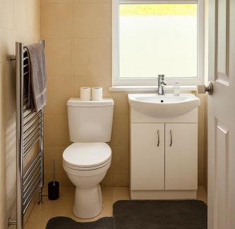 Marlborough House | Cosy Double Room in Harrow & Wealdstone - Desk,Fast Free Wi-Fi,Near Station - 15 mins by train to Wembley Central & Euston