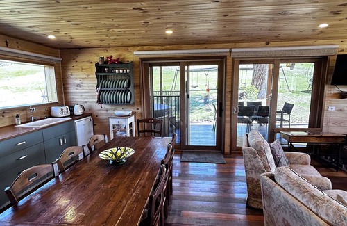 Alexandra House | Cosy Escapes at nMarlie Farmhouse Stay: nYour Idyllic Countryside Retreat Awaits