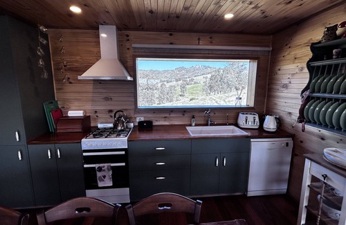 Alexandra House | Cosy Escapes at nMarlie Farmhouse Stay: nYour Idyllic Countryside Retreat Awaits