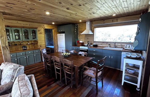 Alexandra House | Cosy Escapes at nMarlie Farmhouse Stay: nYour Idyllic Countryside Retreat Awaits