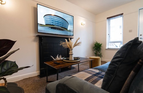 Kelvinbridge Apartment | Cosy Finnieston Apt - Private Access & FreeParking