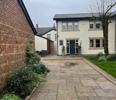 Lytham St. Anne's House | Cosy hideaway in leafy Lytham