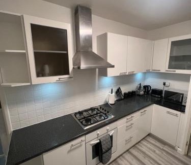 Kidbrooke with Hornfair House | Cosy Hideaway Sleeps 4 w Free Parking