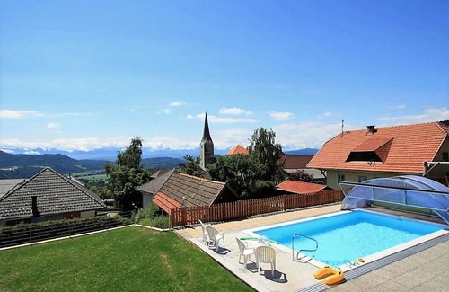 Liebenfels Apartment | Cosy holiday apartment with large garden and pool