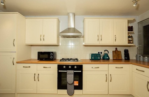 Warwick House | Cosy Home in Central Warwick
