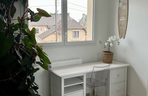 Ouistreham House | Cosy house with heated pool on the seafront