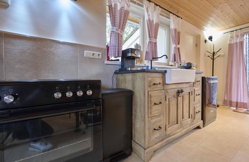 Heijenrath House | Cosy house with private terrace and hot tub