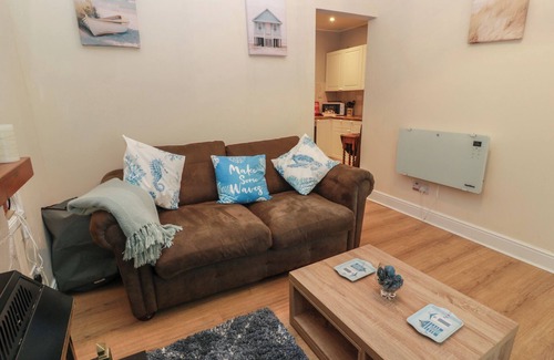 Millport Cottage | COSY IN, character holiday cottage, with a garden in Millport