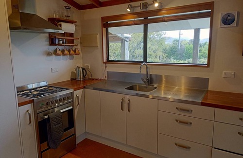 Papatowai House | Cosy kiwi holiday home with beautiful view and a short stroll to the beach!