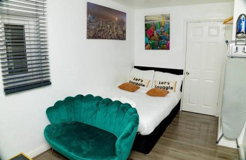 Manchester Apartment | Cosy Manchester Haven for Two