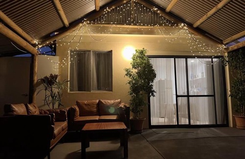 Rockingham House | Cosy, private guest house with pool and private parking