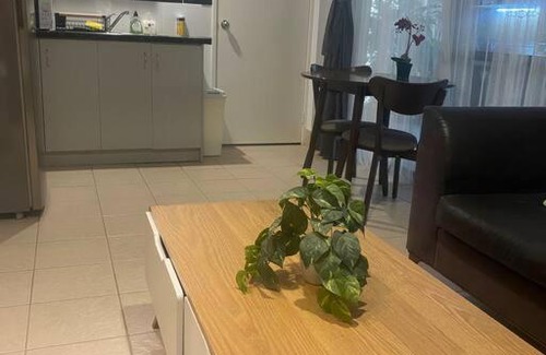 Rockingham House | Cosy, private guest house with pool and private parking