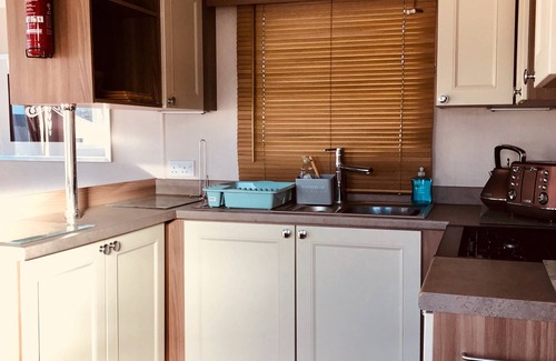 Isle of Grain Cabin | Cosy retreat situated near the Estuary