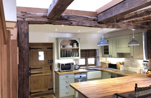 Crawley Down House | Cosy, Rustic 17th Century Countryside Barn.