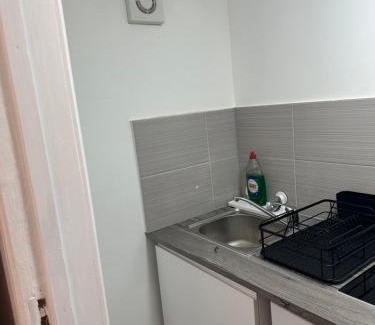 Brent House | Cosy Studio Near Wembley Stadium OVO