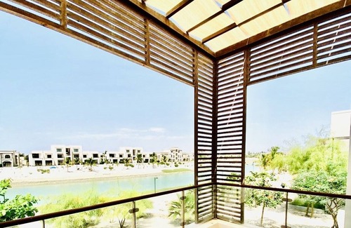 Taqah Apartment | Cosy studio with a lagoon view in Hawana resort