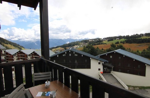 Les Saisies Apartment | Cosy studio with alcove, sleeps 6, Les Saisies, near shops