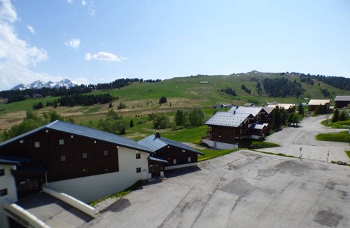 Les Saisies Apartment | Cosy studio with alcove, sleeps 6, Les Saisies, near shops