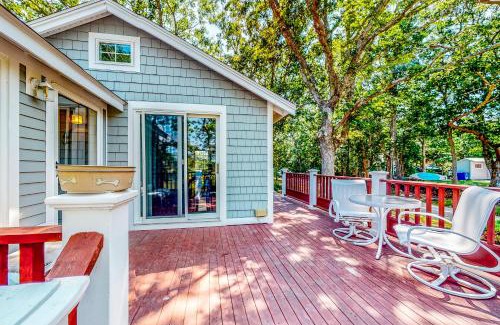Pocasset House | Cottage by the Bay