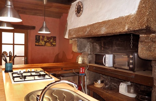 Camlez Cottage | Cottage-Cottage-Wet room-Garden view-B Liger Atlantel