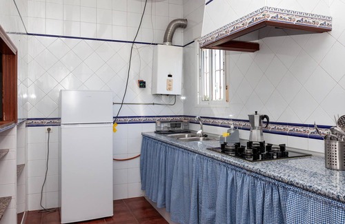 Lepe House | Cottage for large groups of people.
