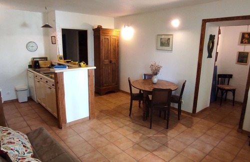 Entrechaux House | Cottage 'Gîte Genévrier' with Mountain View, Shared Pool and Wi-Fi