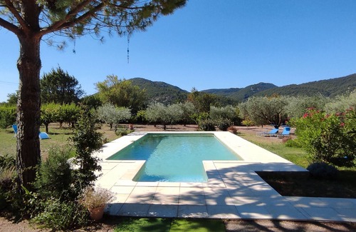 Entrechaux House | Cottage 'Gîte Genévrier' with Mountain View, Shared Pool and Wi-Fi