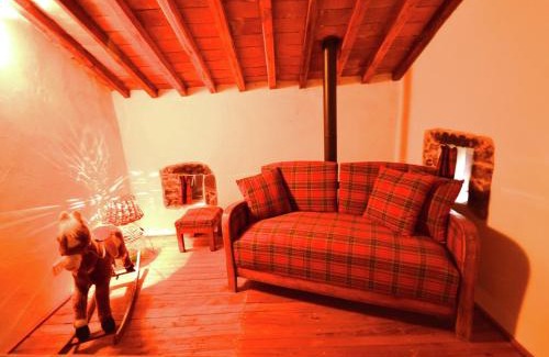 San Quirico House | Cottage in Pescia with Pool and Garden