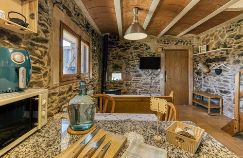 Susqueda Cottage | Cottage 'La Rústika' with Mountain View, Shared Garden and Wi-Fi