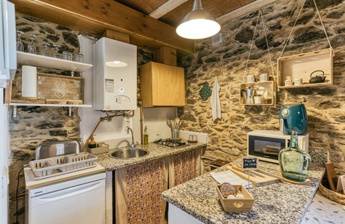 Susqueda Cottage | Cottage 'La Rústika' with Mountain View, Shared Garden and Wi-Fi