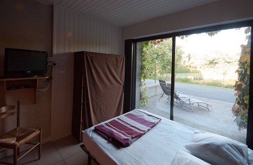 Maulevrier House | Cottage near the water near the Puy du Fou