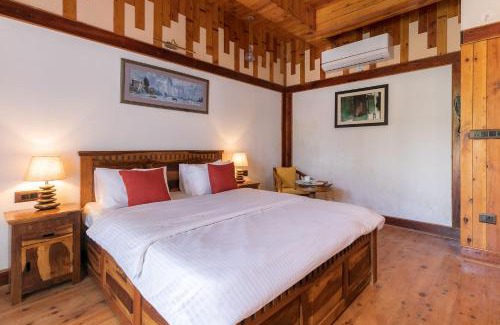 Bhimtal Villa | Cottage On The Lake by VEO - Part of StayVista