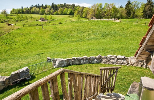Ivancna Gorica Cottage | Cottage on the rocks with hot tub and sauna