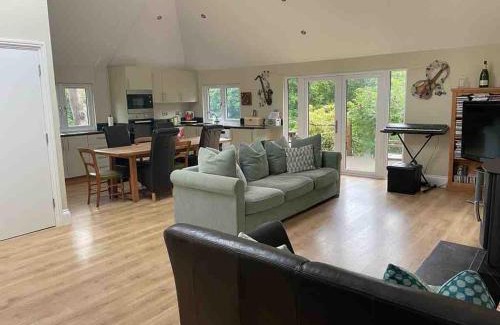 Farnham Apartment | Cottage with Heated Indoor PoolTennis Court- 2142