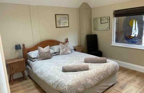 Farnham Apartment | Cottage with Heated Indoor PoolTennis Court- 2142