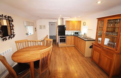 Wing Cottage | Cottage with private hot tub overlooking fishing lake sleeping 4
