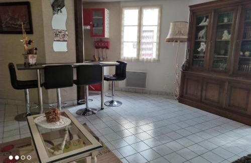 Maulevrier Apartment | Coucher de lune