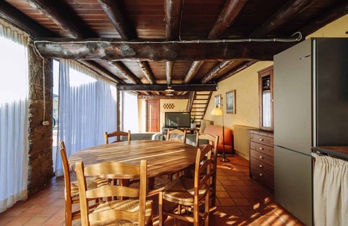 Sant Pere de Torello Villa | Country House 'Mas Redortra' with Mountain View, Wi-Fi and Air Conditioning